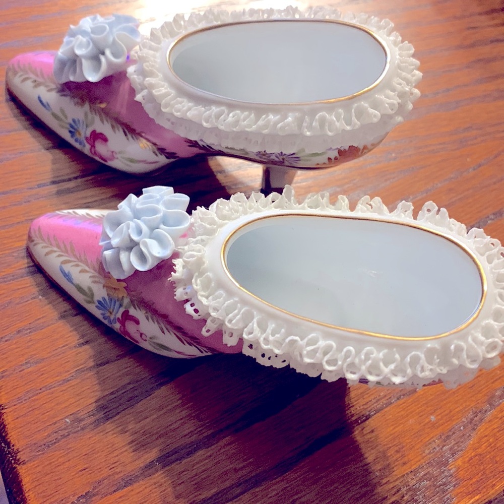 Vintage Limoges Colonial Porcelain Shoe Flowers Lace And Gold Trim Mid Heel